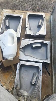 Multi Cavity Blow Molding Mold, Mineral Water Bottle Blowing Mould with Stacking Bucket (Mỹ)