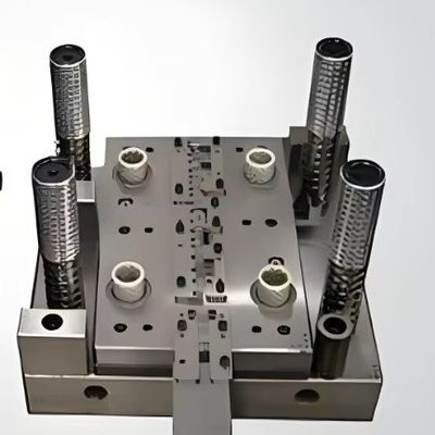 Mô hình phun nhựa và công cụ đúc phun với P20/718/738/NAK80/S136 cho mô hình xe 250000-300000 shot